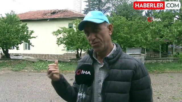 Elmadağ'da fırtınaya dayanamayan iki minare devrildi