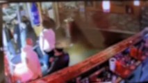 Bari, pistola giocattolo puntata alla testa durante una lite in un pub: il video shock