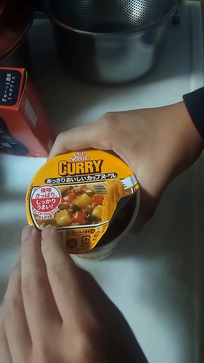 カレーヌードルと豚肉