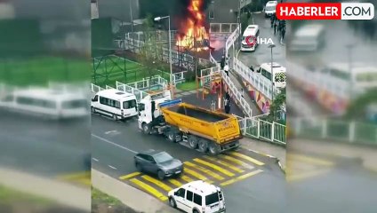 Pendik'te çocuk parkında yangın: Alevler metrelerce yükseldi