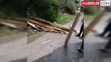 Fırtına minarenin şerefesini uçurdu