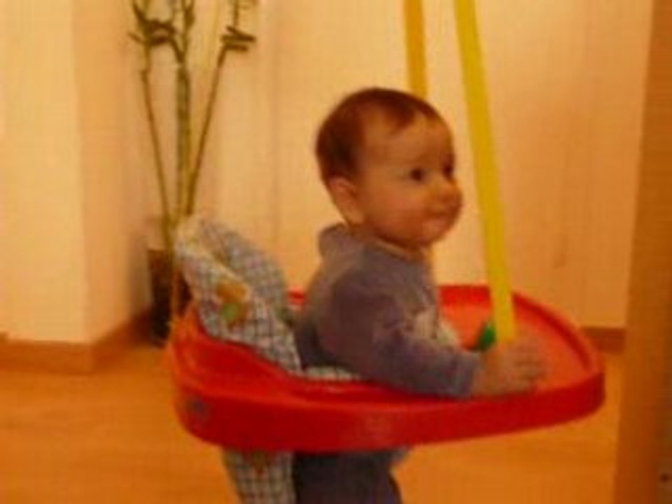thimo saute en appelant sa maman