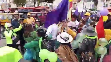 Con caminata, Vicente Cuéllar se presenta en La Paz con mira a las elecciones generales 2025