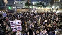 مئات المتظاهرين في رحوفوت وتل أبيب يطالبون بانتخابات إسرائيلية مبكرة