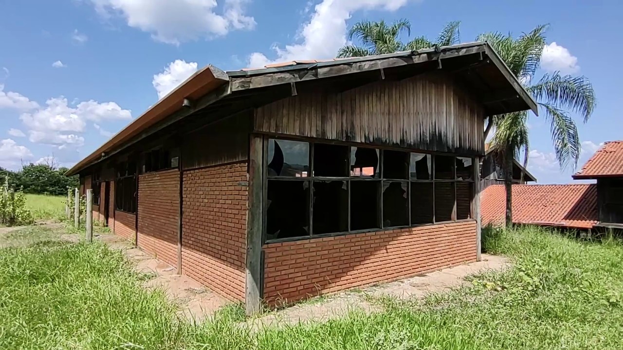 A ESPETACULAR CASA DE VIDRO DE PIRASSUNUNGA, JÁ FOI BOATE E RESTAURANTE