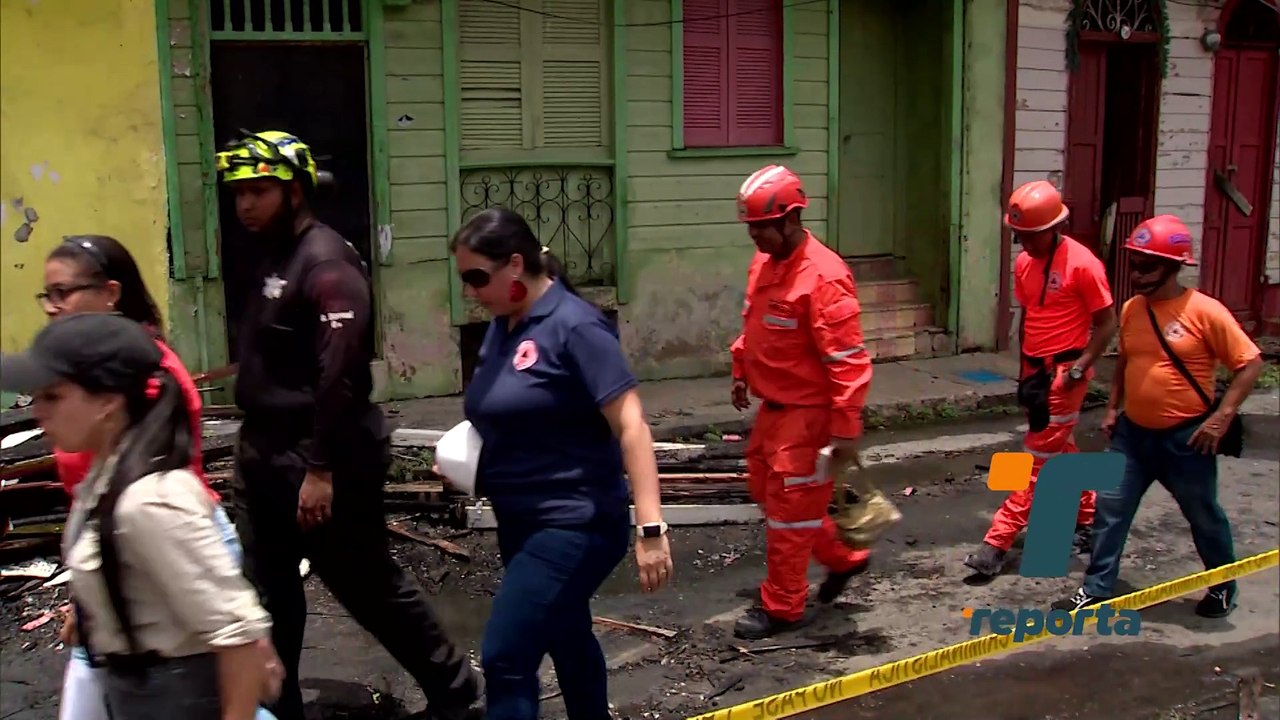 Bomberos realizan las investigaciones para determinar causas del incendio en El Chorrillo
