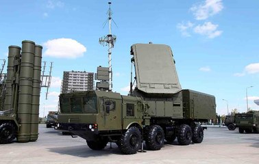ビデオ：HIMARSがS-300/400防空システムのレーダーと指揮所を攻撃