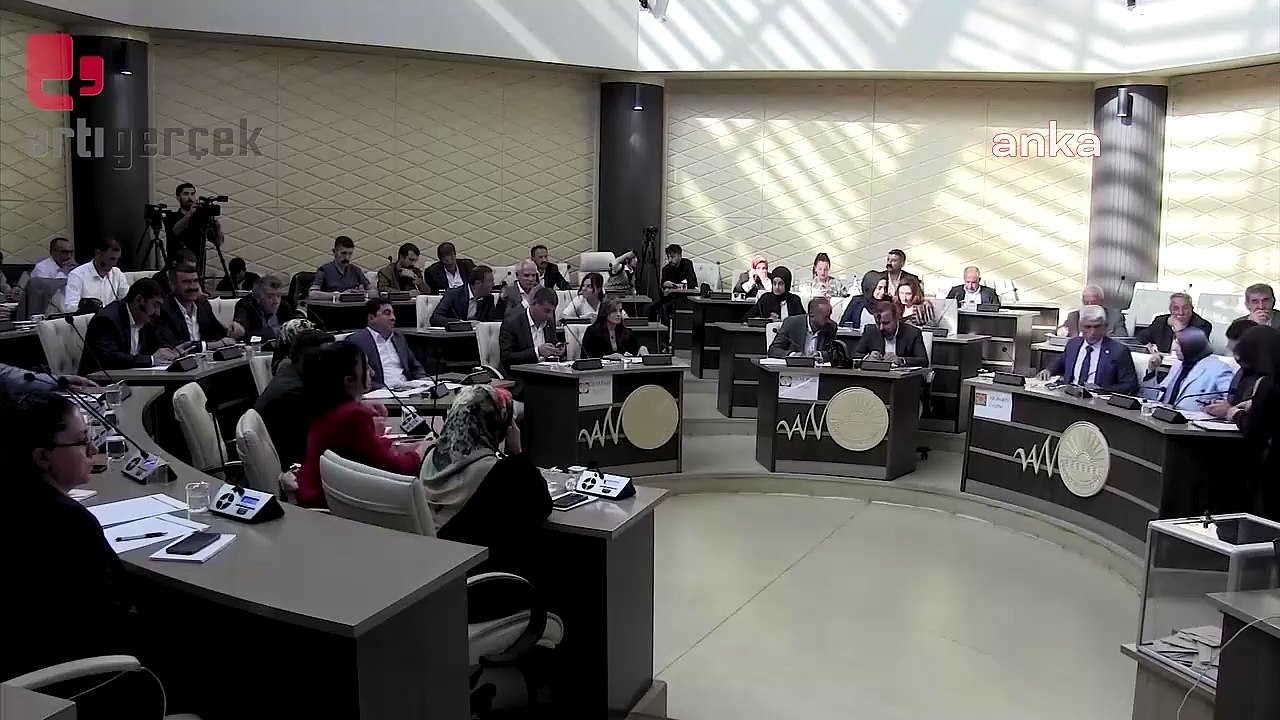Van Büyükşehir Belediyesi Eşbaşkanı Zeydan: Kayyım belediyeyi 8,5 milyar TL borca sokmuş