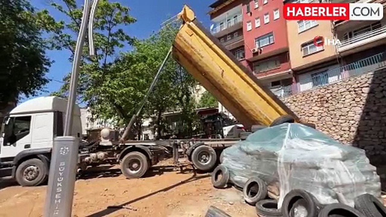 İstinat duvarı çökmüş 5 katlı bina tahliye edilmişti: Onarım çalışmaları başladı