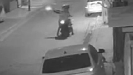 Motosiklet sesinden rahatsız olan bina sakinlerine kurşun yağdırdı