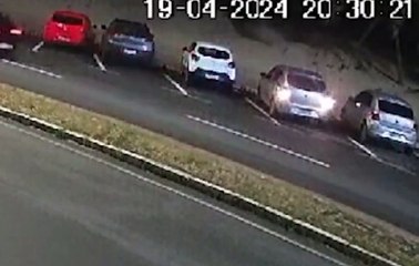 Homem finge procura por vaga de estacionamento para furtar outros carros
