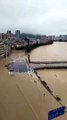 Le bassin du fleuve Beijiang, dans le Guangdong, a subi la quatrième plus grande inondation de l'histoire et la plus grande inondation en avril.  De nombreuses villes côtières ont été inondées.
