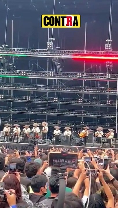 Interpol se avienta canción CON MARIACHI en su concierto gratuito en el ZÓCALO de la CIUDAD DE MÉXICO