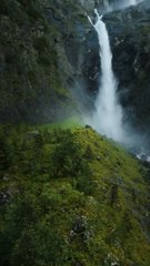LA PLUS VERDOYANTE cascade de Norvege [@giuliogroebert]