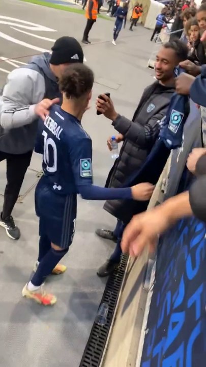 Les supporters algériens demandent à Ilan Kibal, joueur du Paris Efci, de jouer pour l'Algérie