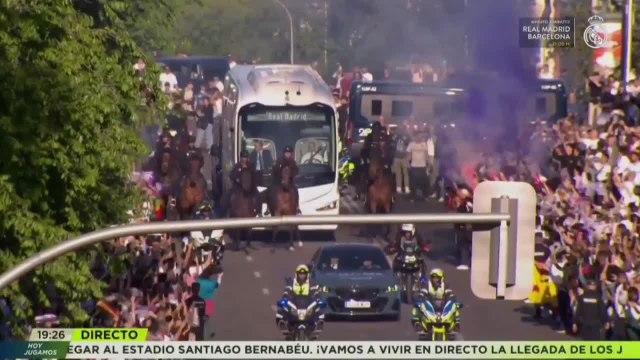 Llegada del autobús del Real Madrid para el Clásico