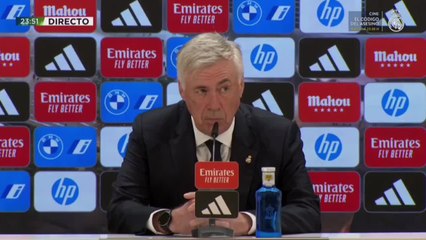 Video herunterladen: Ancelotti responde a Xavi