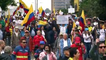 Grande manifestação contra Gustavo Petro reúne meio milhão de pessoas na Colômbia