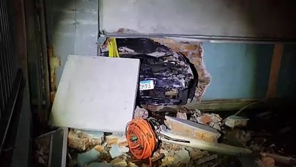 Carro invade imóvel e Siate é acionado no bairro Morumbi