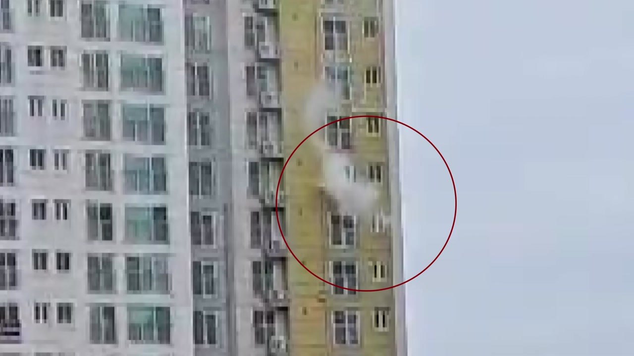 충남 논산 아파트 12층 불...주방 후드 발화 추정 / YTN