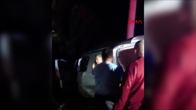 Tarsus'ta minibüs elektrik direğine çarptı: 2 ölü, 3 yaralı