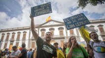 Zehntausende protestieren auf den Kanaren gegen Massentourismus