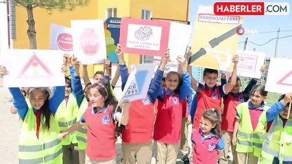 Minik öğrenciler trafik eğitimi alarak jandarmayı karşıladı