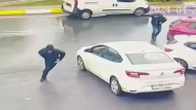 Eyüpsultan’da silahlı çatışma anları kamerada