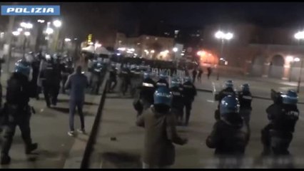 Devastazioni a corteo per Cospito, misure cautelari per 18 anarchici