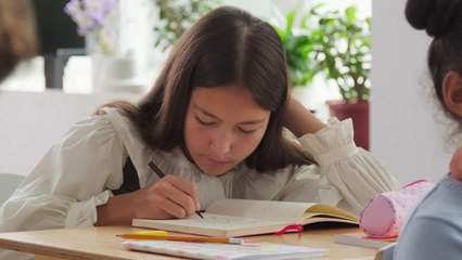 London headteacher introducing 12-hour school day to tackle smartphone addiction