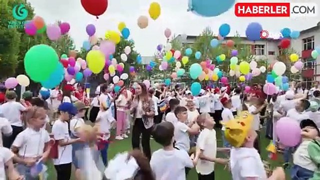 Romanya'da çocuklar 23 Nisan'ı coşkuyla kutladı