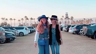 Cathy Guetta et Laeticia Hallyday en cowgirls à Coachella