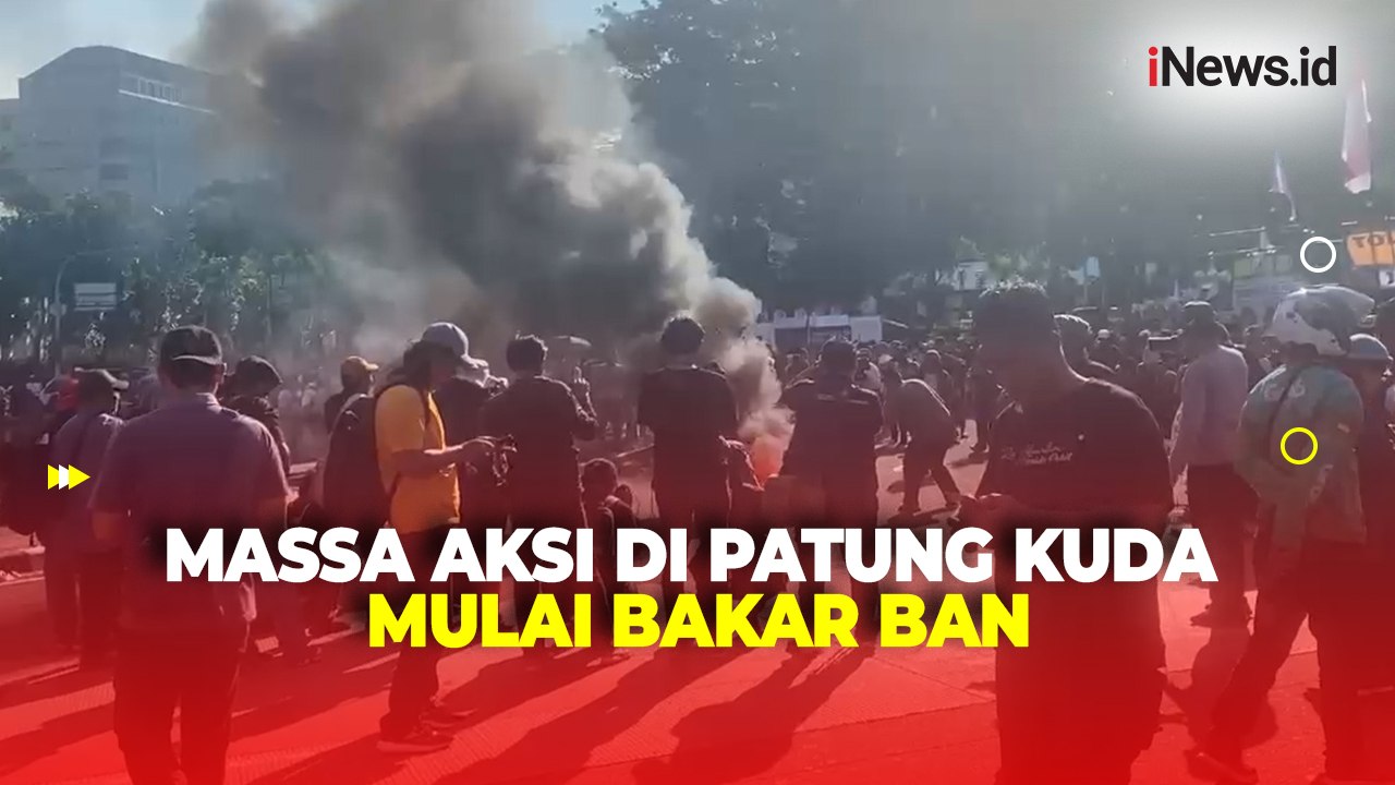 Demo Sengketa Pilpres, Massa Aksi di Patung Kuda Mulai Bakar Ban