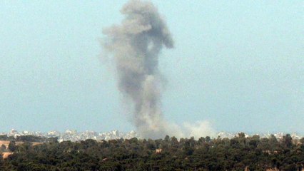 أعمدة دخانية تتصاعد من وسط غزة