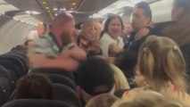 Antalya seferi yapan uçakta İskoç yolcu polise yumrukla saldırdı!