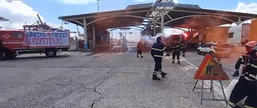 Livorno, al porto lo sciopero delle guardie ai fuochi