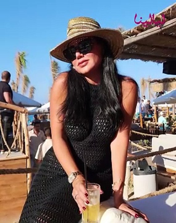 رانيا يوسف تثير الجدل بفستان جرىء جديد