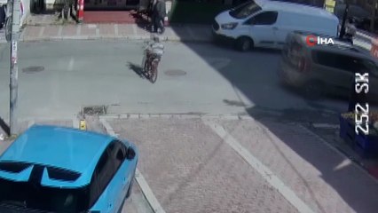 Bisiklet kullanmayı öğrenen çocuk, iş yeri camına daldı!