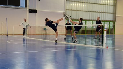 Télécharger la video: « On rêve d'une section Futnet au PSG un jour » : qu'est-ce que le Futnet, ce sport entre football et tennis ?