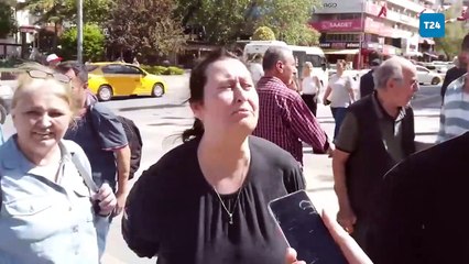 Denizli Büyükşehir Belediyesi'nde ihtiyaç fazlası araçlar vatandaşlardan tepki topladı: Her yeri siyaha boyamışlar, bizde kırmızıya boyadık