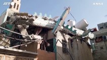 Gaza, colpita la moschea di al-Taqwa nel campo profughi di Al-Bureij