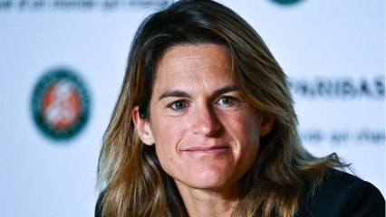 GALA VIDEO - Amélie Mauresmo maman gaga : elle dévoile le visage de sa fille Ayla