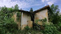 UMA ESQUECIDA CASA ABANDONADA COM MORADORES SINISTROS QUE MANDAVAM NO LUGAR