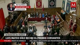 De manos del Rey Felipe VI, el escritor Luis Mateo Díez recibe el Premio Cervantes