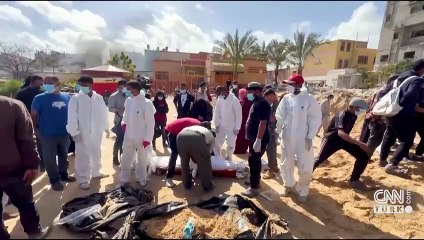 Gazze’de toplu mezarlarda 300 naaş bulundu