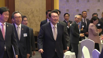 尹, 재외공관장 초청 만찬..."경제·민생외교에 매진" / YTN