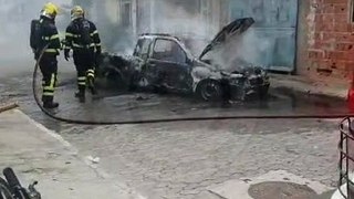 Carro incendiado em São Pedro, Vitória