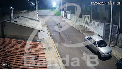 Testemunhas dizem que “muita gente” teria motivo para atirar contra casa de síndica e polícia acredita em recado