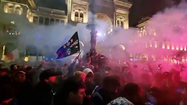 Inter campione d'Italia: la festa nerazzurra in piazza Duomo