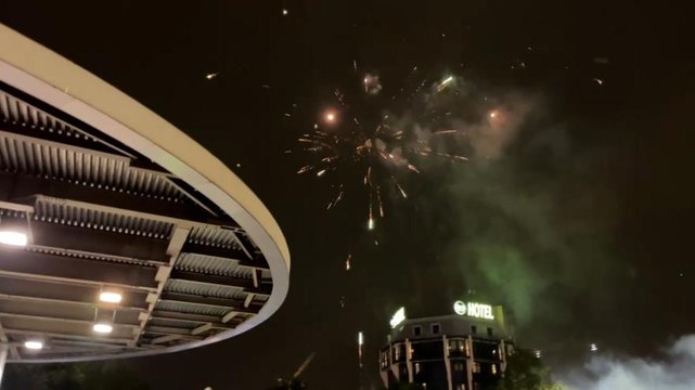Scudetto Inter, parte la festa: fuochi d'artificio all'esterno di San Siro